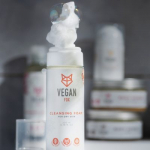 VEGAN FOX - Valomosios veido putos su medetkomis, 200 ml