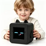 Mini robotas su dirbtiniu intelektu, kalbantis lenki&scaron;kai, katino ausys, emocijų atpažinimas