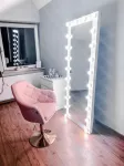 Makiažo veidrodis su ap&scaron;vietimu