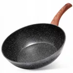 Granitinė wok keptuvė 28 cm VILDE, nelimpanti, tinka indukcijai, juoda su medžio imitacija