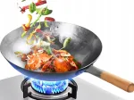 Wok keptuvė i&scaron; anglinio plieno su medine rankena, 33 cm