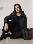 Sinsay - Vėjui atspari striukė su gobtuvu ir lengvu pa&scaron;iltinimu - juoda