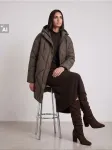 Sinsay - Siūta puffer striukė su kapi&scaron;onu - tamsiai ruda