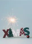 Sinsay - Pastatoma Xmas užra&scaron;o formos kalėdinė dekoracija su eglutės motyvu - multicolor
