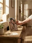 Sinsay - Nuotraukų rėmelis arkos formos - auksinė