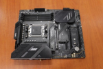 I&Scaron;PRADAUTA. MSI MAG X670E TOMAHAWK WIFI Procesorių &scaron;eima AMD Procesoriaus lizdas AM5 DDR5 SATA jungčių skaičius 4 NAUDOTA, ATNAUJINTA, BE PRIEDŲ
