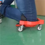 Kojų kelių atrama su ratukais