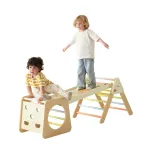 CLASSIC WORLD medinis Montessori laipiojimo trikampio rinkinys 5 in 1 &ndash; vidaus žaidimų aik&scaron;telė ir sporto salė vaikams
