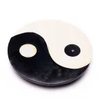 Smilkalų laikiklis &bdquo;Yin Yang&ldquo; &ndash; muilo akmuo (10 cm)