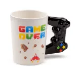 &bdquo;Game Over&ldquo; su &bdquo;Pixel Decal&ldquo; keraminiu puodeliu su figūrinė rankena