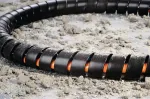 HellermannTyton 162-20200 grindų kabelių apsauga, juoda, 1 m, PVC, savaiminio klijavimo