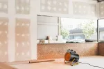 NEO TOOLS 90-068 pramoninis elektrinis ventiliatorinis &scaron;ildytuvas 3kW, 2 &scaron;ilumos režimai, IPX4 atsparus vandens purslams, reguliuojamas termostatas, ne&scaron;iojamas