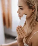 Beautifly Peeling Scrub Mini &ndash; ultragarsinis kavitacinis veido valiklis su EMS mikro srove, balta/rožinis auksas