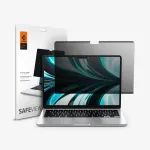 Spigen Safe View privatumo filtras, skirtas MacBook Air 13,6 colio (M2 2022 / M3 2024 / M4 2025 / M5 2026)