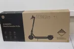 I&Scaron;PARDAVIMAS. Xiaomi Electric Scooter 4 Lite EU | 300 W | 25 km/h | 8.5 colio | 3 mėn. | Juoda | NAUDOTAS, PAŽEISTA PAKUOTĖ, TRŪKSTA: ĮKROVIKLIO IR &Scaron;E&Scaron;IAKAMPIO RAKTO