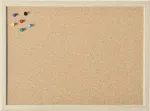 Magnetoplan kam&scaron;tinė lenta su mediniu rėmu 1000 x 600 mm, natūralus presuotas kam&scaron;tis, savaime užsitraukiantis, montuojama ant sienos, skirta segti užra&scaron;ams, priminimams ir nuotraukoms (121924)