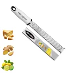 Microplane Premium Classic Grater White &ndash; smulkia tarka su smulkiaa&scaron;meniu peiliuku
