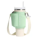 STANLEY ne&scaron;iojimo dėklas, skirtas The All-Day Quencher Carry-All 1,18 l termosui su &scaron;iaudeliu - pistacijų spalvos