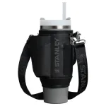 STANLEY ne&scaron;iojimo dėklas &bdquo;The All-Day Quencher&ldquo; termo puodeliui su &scaron;iaudeliu 1,18L, juodas