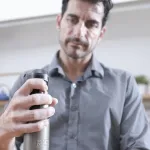 Panardintuvas Black & Decker BXHBA1200E &mdash; rankinis blenderis 1200 W, 4 peiliukai i&scaron; nerūdijančio plieno, turbo, nuimamos dalys, juodas
