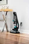 Bissell MultiReach Essential 2-in-1 lazdelinis dulkių siurblys, akumuliatorinis, &scaron;lapias, be mai&scaron;elio, 0,45 l, 100 W, juoda, titano