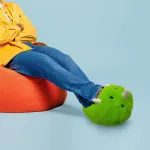 Mad Monkey Foot Warmer Dinosaur &ndash; Elektrinis pėdų &scaron;ildytuvas su 3 &scaron;ilumos lygiais, apsauga nuo perkaitimo, 90 minučių automatiniu i&scaron;sijungimu, mink&scaron;tas pliu&scaron;as, žalias