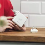 FORCELL F-ENERGY 4 viename 15 W belaidis įkroviklis su USB/USB-C jungtimis ir 8000 mAh i&scaron;oriniu akumuliatoriumi