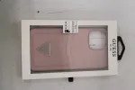 Kietas dėklas GUESS iPhone 13 Pro Max 6,7 colio &ndash; Rožinis Saffiano su trikampiu logotipu
