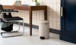 Brabantia NewIcon 12 l apvalus &scaron;iuk&scaron;lių kibiras smėlio spalvos