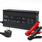 Qoltec LiFePO4 baterijų įkroviklis 12V 30A su LED indikatoriais ir intelektualiu 3 pakopų įkrovimu