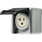JUNG 821-20 USW JAV standarto NEMA ki&scaron;tukinis lizdas 20 A 125 V su atverčiamu dangteliu, WG 800, pilkas