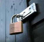 ABUS 85/50 kieto žalvario pakabinama spyna 50 mm su grūdinto plieno lankeliu, 2 raktai 806315