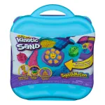 Kinetic Sand SquishMotion &ndash; Kinetinis smėlis su judančia žaidimų erdve, 1 svaras, 6 įrankių rinkinys, dėklas