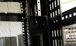 DSIT vertikalus kabelių valdymo skydas 42U 300mm juodas, montuojamas stove, pir&scaron;tų kanalas