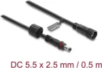 Delock nuolatinės srovės prailginimo kabelis 5,5 x 2,5 mm ki&scaron;tukas&ndash;lizdas su varžtiniu fiksatoriumi M12 x 1,75 mm sriegiu, atsparus vandeniui, 18 AWG, 0,5 m, juodas (67385)