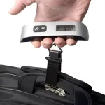 ELDOM WB10 Skaitmeninės bagažo svarstyklės 50 kg su ap&scaron;viestu LCD ekranu, nerūdijančio plieno kabliu, tare ir hold funkcijomis