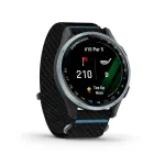Garmin Approach J1 laikrodis su GPS golfo funkcija, Cloud Blue aliuminio rėmeliu ir Black/Azure ComfortFit audinio apyranke