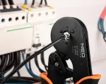 Automatinės reketinės presavimo replės įvoriniams antgaliams 0,25-16 mm&sup2; (AWG 23-5), kvadratinis presavimas, 210 mm, ergonomi&scaron;ka dvi medžiagų rankena, juoda/oranžinė