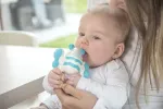 Kidsme Bumble Bee kramtymo žaislas ir bar&scaron;kutis, 3M+
