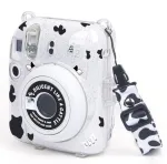 LOVEINSTANT Dėklas, skirtas Fujifilm Instax Mini 12 &ndash; karvės ra&scaron;tas su blizgučiais, lipdukais ir nuotraukų ki&scaron;ene