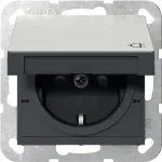 Gira SCHUKO lizdas su atlenkiamu dangteliu ir apsaugine užsklende, nerūdijantis plienas, 1 vietos, įleidžiamas, 16 A, 250 V 4414600