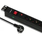 Qoltec 53993 19 colių 1U stelažo PDU su vir&scaron;įtampių ribotuvu, 6x Schuko, 16 A, 2 m, juodas