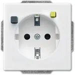 Ki&scaron;tukinis lizdas Busch-Jaeger 3120 EUCB-84 CEE 7/3 2P+E 230 V 16 A Baltas IP20