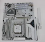 Atnaujinta motininė plok&scaron;tė GIGABYTE B850 EAGLE WF7 ICESO su galiniu I/O skydu ir Wi-Fi antena