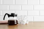 HARIO V60-01 plastikinis kavos la&scaron;intuvas skaidrus 1&ndash;2 puodeliams