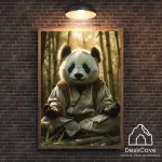 Plakatas &bdquo;Panda&ldquo; &ndash; A2 (42 &times; 59 cm), su medžio spalvos rėmeliu ir tvirtinimu