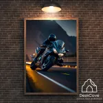 Plakatas &bdquo;Gatvės baikeris&ldquo; &ndash; A1 (59 &times; 84 cm), su medžio spalvos rėmeliu ir tvirtinimu