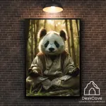 Plakatas &bdquo;Panda&ldquo; &ndash; A2 (42 &times; 59 cm), su juodu rėmeliu ir tvirtinimu