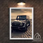 Plakatas &bdquo;Mercedes-Benz G63&ldquo; &ndash; A1 (59 &times; 84 cm), su baltu rėmeliu ir tvirtinimu
