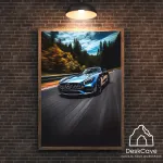 Plakatas &bdquo;Mercedes GT AMG&ldquo; &ndash; A4 (21 &times; 30 cm), su medžio spalvos rėmeliu ir tvirtinimu